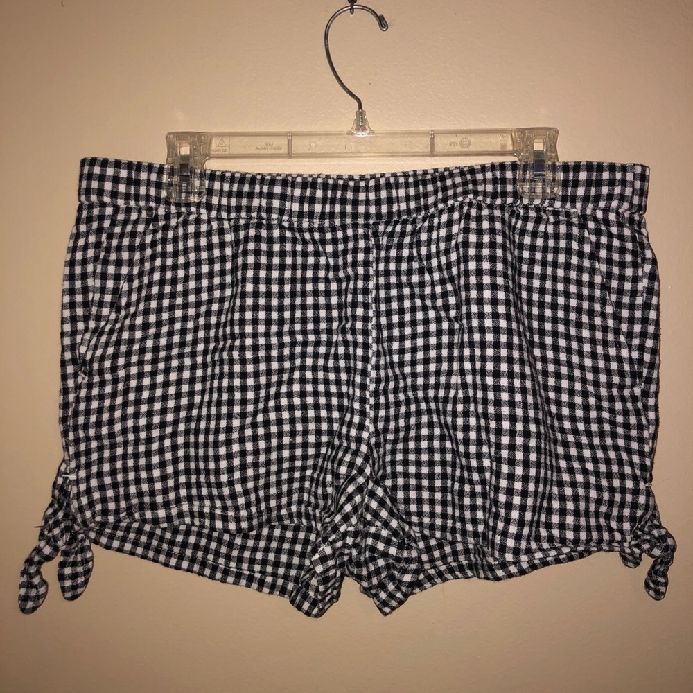 Plaid shorts with pockets